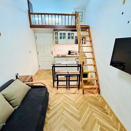 Cozy Design Homestay With Terrace Prague Exterior photo