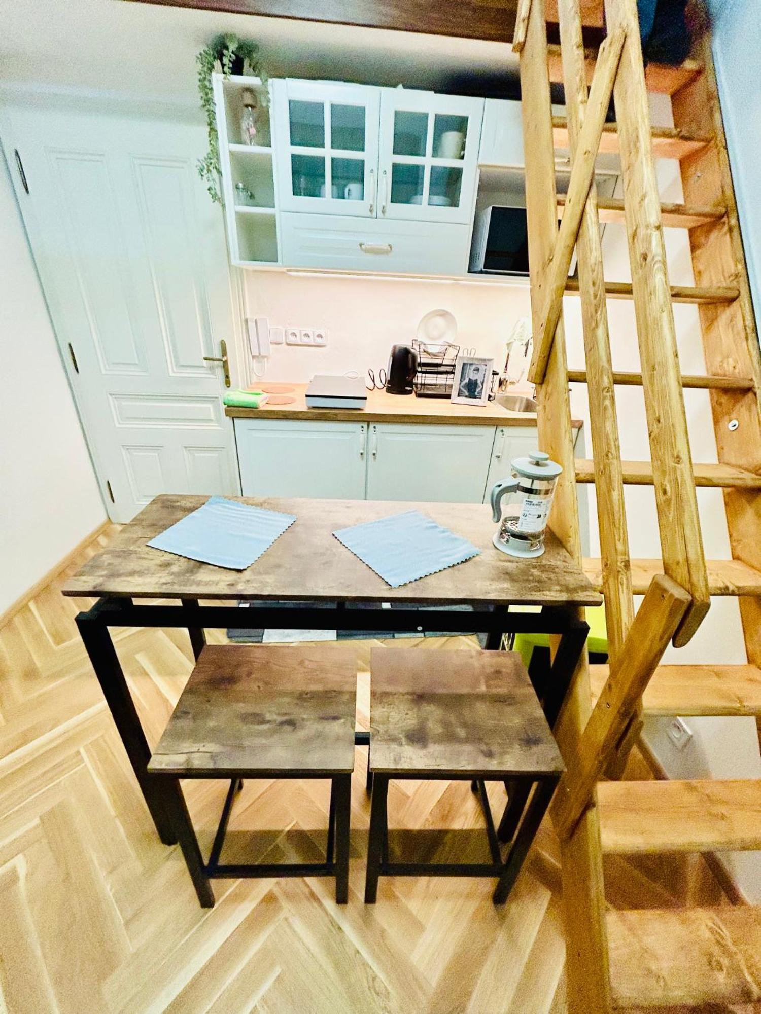 Cozy Design Homestay With Terrace Prague Exterior photo